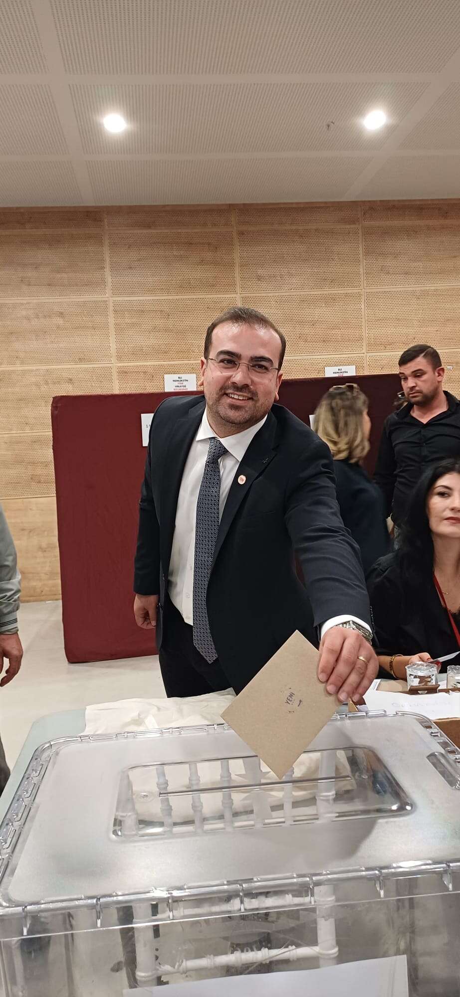 Menteşe’de Yeni Parti Ön Seçimi Başladı: İki Aday Başkanlık İçin Yarışıyor 13
